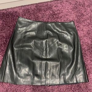 Jack meets Kate xsmall leather skirt